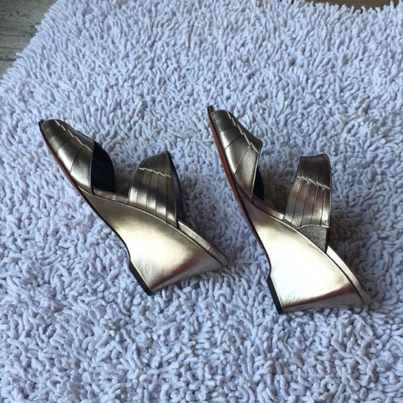 Cole Haan Shoe Gold Leather Slip On Woven Detail Peep Toe Wedges - Picture 4 of 6